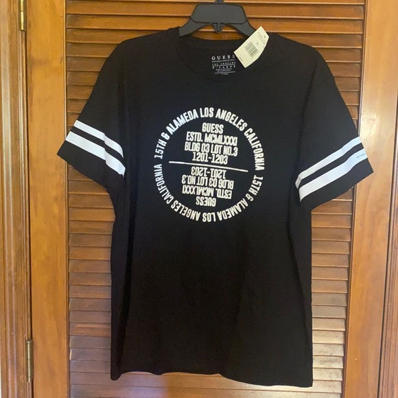 NEW Guess T-shirt